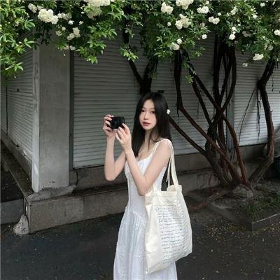 这名男子，捡到了人鱼。